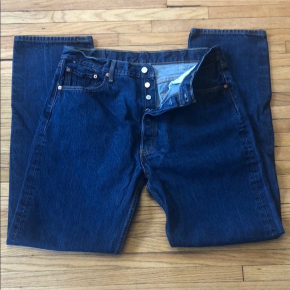 EUC Men’s Levi 501 40W x 38L - Picture 3 of 6